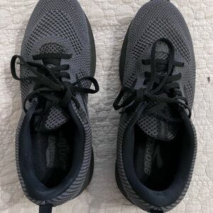Men’s Brooks Gray and Black Athletic Shoes with Cushioned Midsole Size 8.5